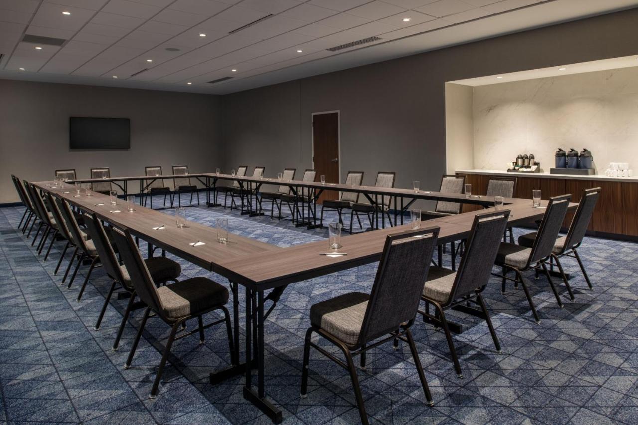 Courtyard By Marriott Olympia Hotel Екстериор снимка