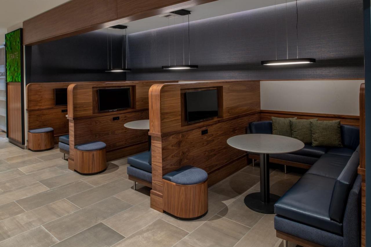 Courtyard By Marriott Olympia Hotel Екстериор снимка