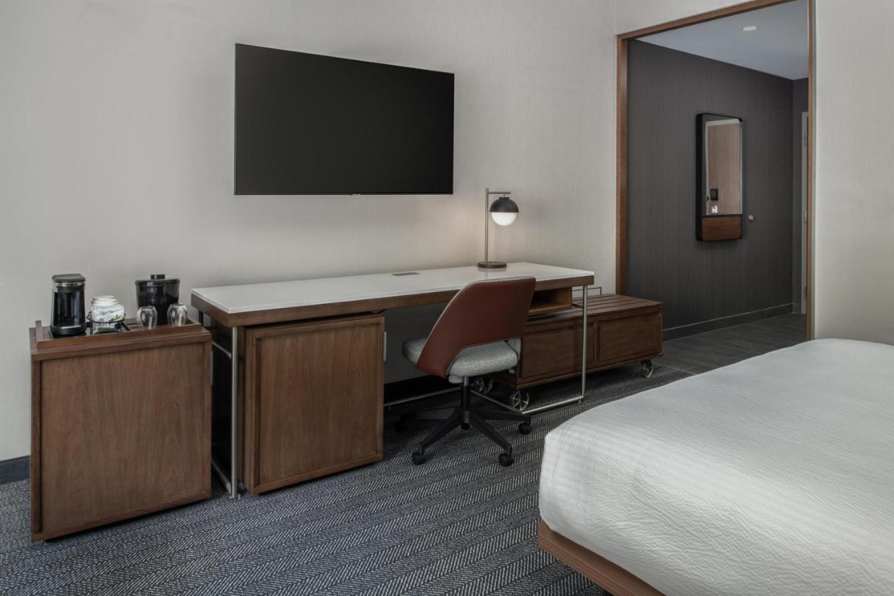 Courtyard By Marriott Olympia Hotel Екстериор снимка