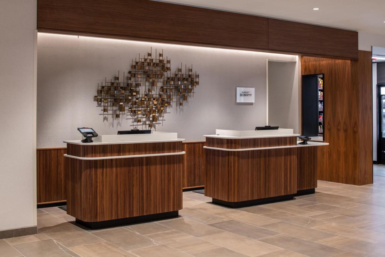Courtyard By Marriott Olympia Hotel Екстериор снимка