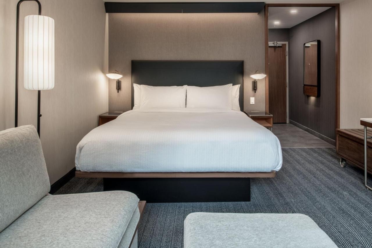 Courtyard By Marriott Olympia Hotel Екстериор снимка