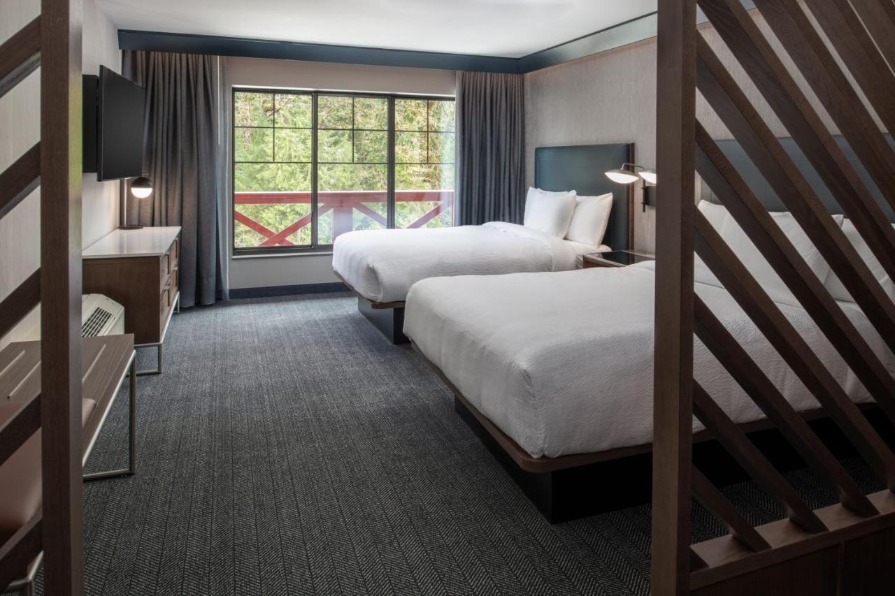 Courtyard By Marriott Olympia Hotel Екстериор снимка