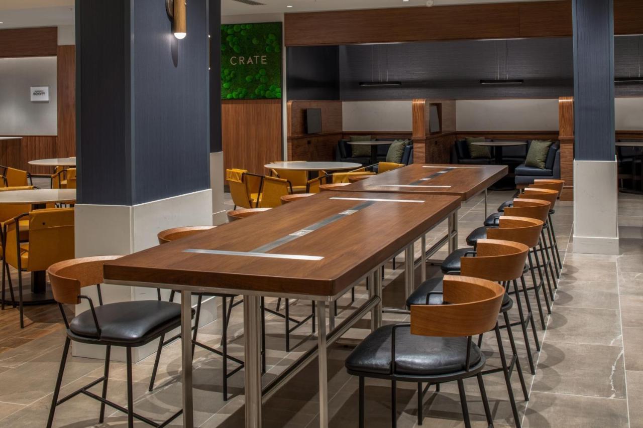 Courtyard By Marriott Olympia Hotel Екстериор снимка