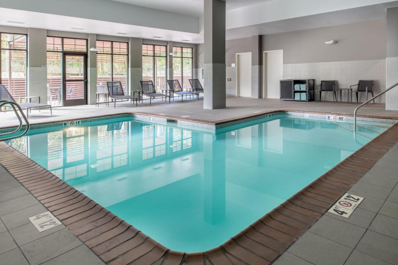 Courtyard By Marriott Olympia Hotel Екстериор снимка