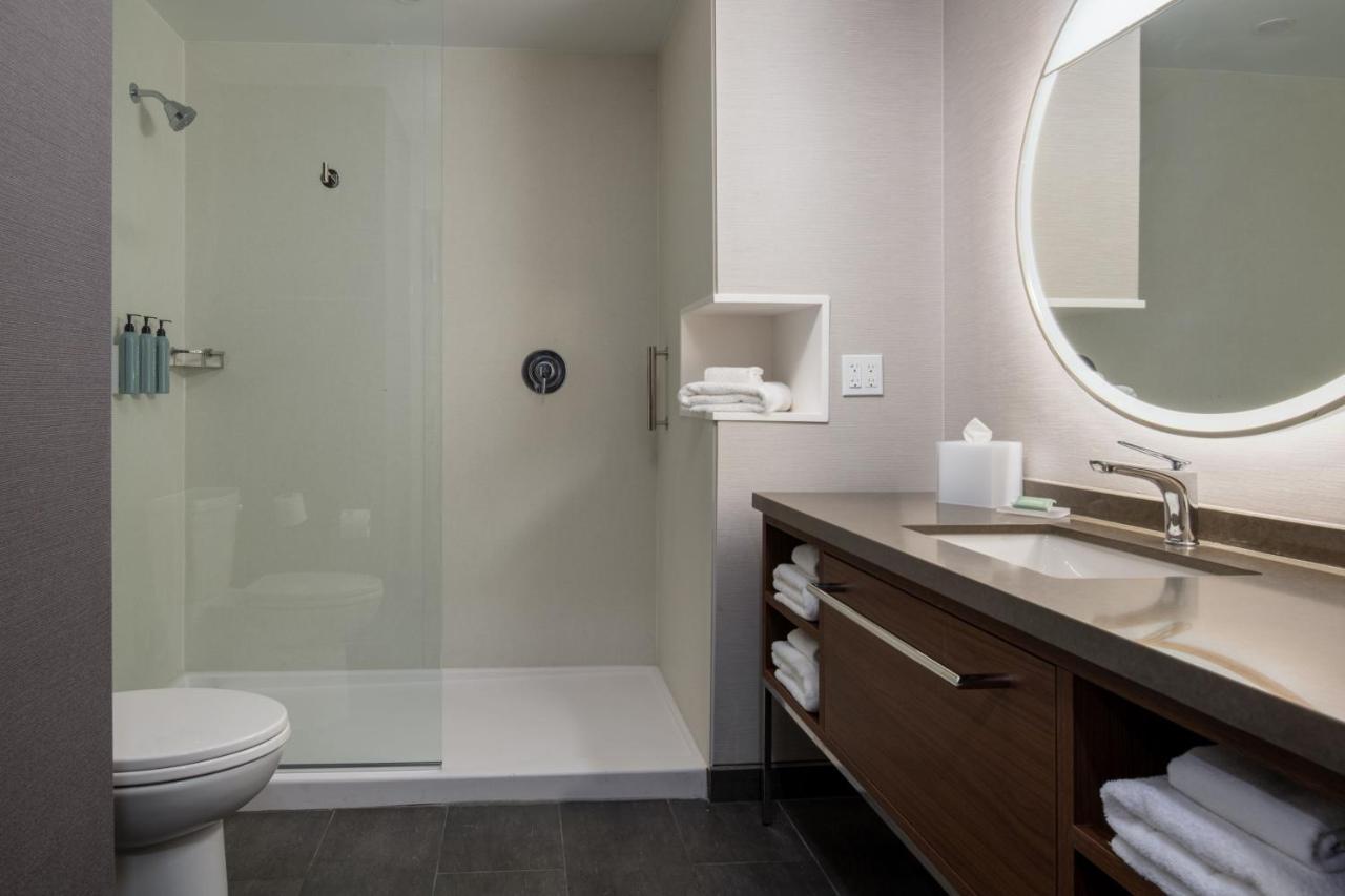 Courtyard By Marriott Olympia Hotel Екстериор снимка